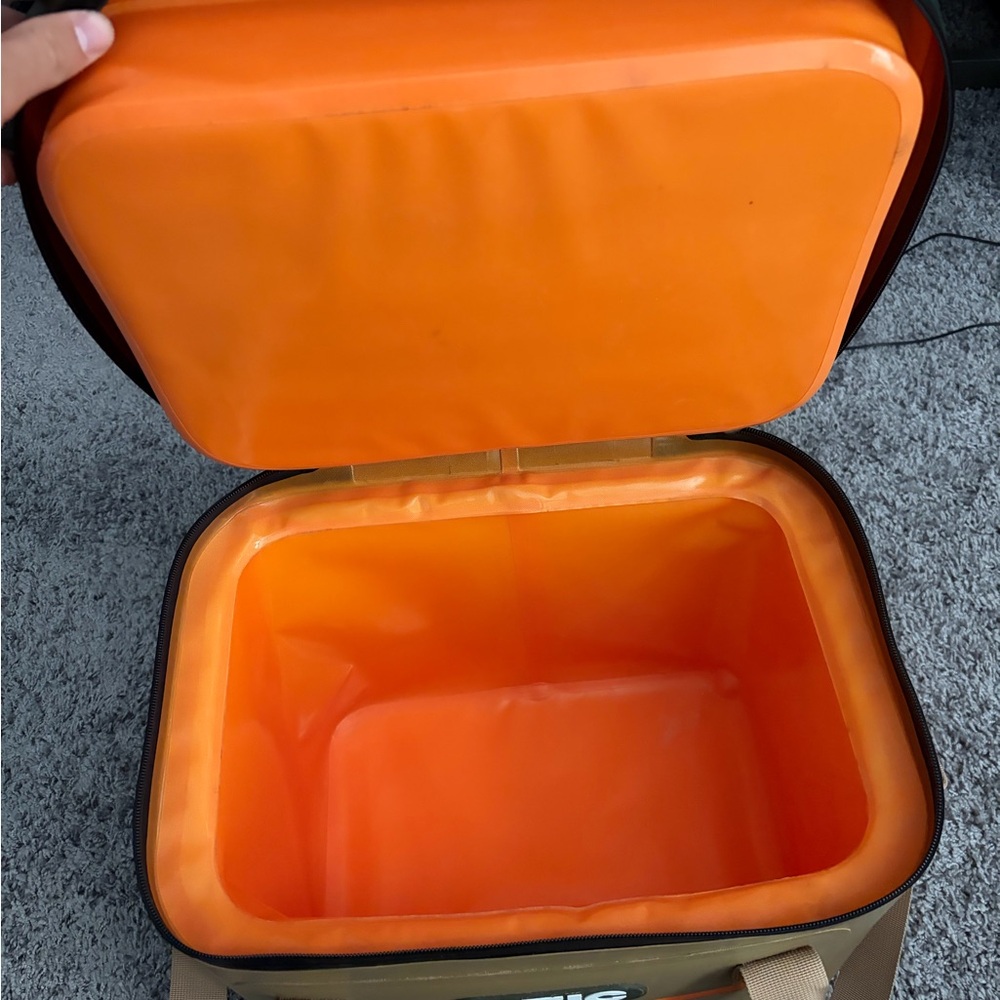 RTIC 30-Can, 20 Qt, Ultra-Tough Soft-Sided Cooler. Leakproof And Waterproof. - Picture 2 of 5